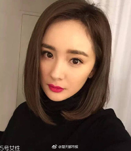 短發(fā)發(fā)尾外翻的發(fā)型怎么弄？誰弄誰美