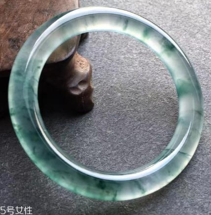 翡翠手鐲怎么看水頭？行家教你這樣挑