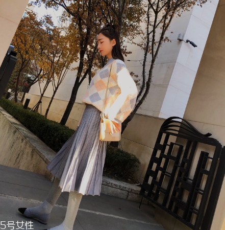 毛衣掉色嚴(yán)重怎么辦？巧用鹽水化解尷尬