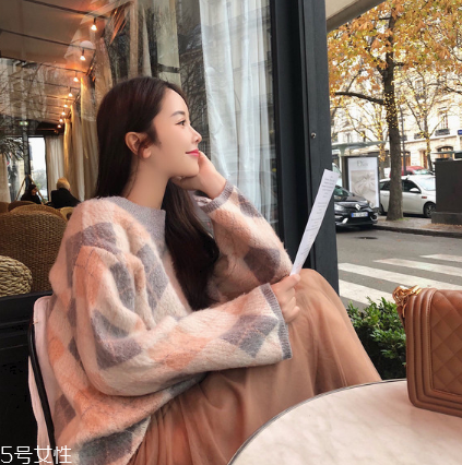 毛衣掉色嚴(yán)重還能穿嗎？小心患上皮膚病
