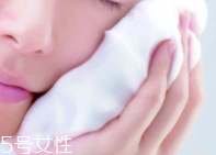 氨基酸潔面比皂基潔面更好嗎？看肌膚需求