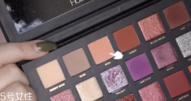 huda beauty沙漠盤怎么畫？油管大神一步步示范