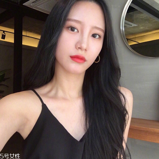 發(fā)量多女生適合什么發(fā)型？形象百變的你