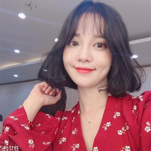 發(fā)量多女生適合什么發(fā)型？形象百變的你