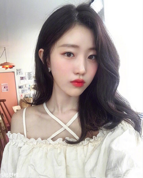 發(fā)量多女生適合什么發(fā)型？形象百變的你