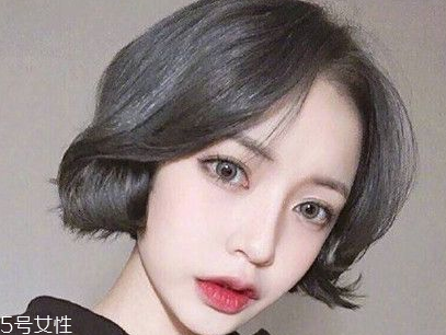 短頭發(fā)染什么顏色好看洋氣顯白？短發(fā)這樣弄好看又大方