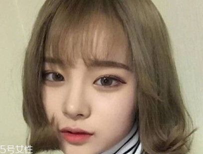 短頭發(fā)染什么顏色好看洋氣顯白？短發(fā)這樣弄好看又大方