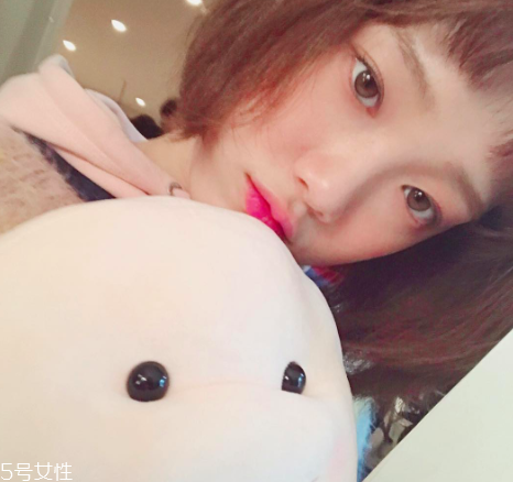 李圣經(jīng)同款短發(fā)怎么打理？吹頭發(fā)的時候盡量吹發(fā)根