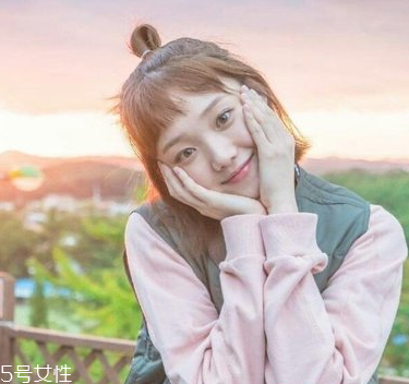 李圣經(jīng)同款短發(fā)怎么打理？吹頭發(fā)的時候盡量吹發(fā)根