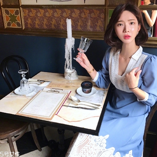 發(fā)量多女生適合什么發(fā)型？形象百變的你