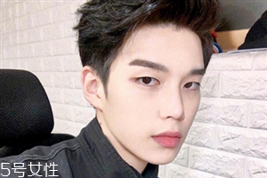 2018男生流行什么發(fā)型款式？2018男生染發(fā)顏色推薦