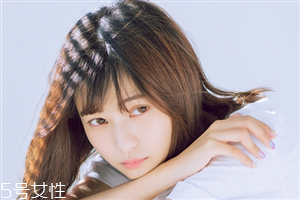 2022最流行的發(fā)色顯白？不同膚色適合不同發(fā)色