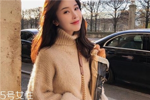 毛衣粘了碎頭發(fā)怎么辦？巧妙利用透明膠帶