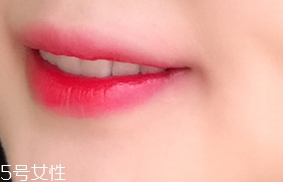 唇彩怎么涂？按照步驟涂抹