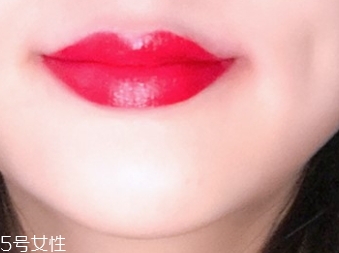 唇彩怎么涂？按照步驟涂抹