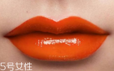 怎么涂口紅不顯唇紋？關(guān)鍵是做好打底