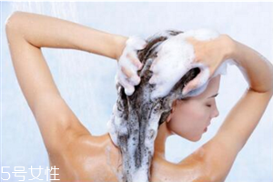 怎么用洗發(fā)水不會(huì)脫發(fā)？拯救掉發(fā)星人