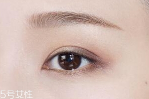 內(nèi)眼線的畫法 簡單又實用的大眼偽裝術