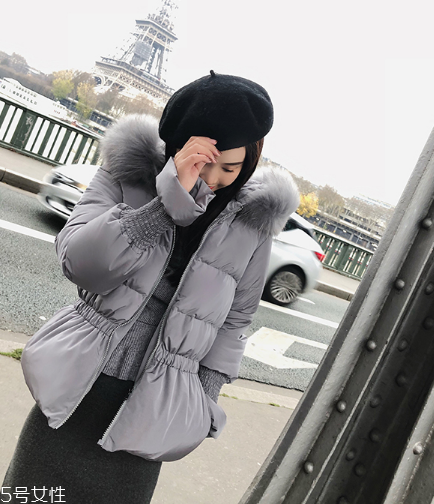 短款羽絨服怎么搭配？小個子女生的顯高利器