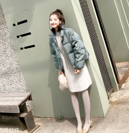 短款羽絨服怎么搭配？小個子女生的顯高利器