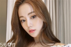 凌亂小卷中長發(fā)怎么弄好看？超美的凌亂小卷中長發(fā)