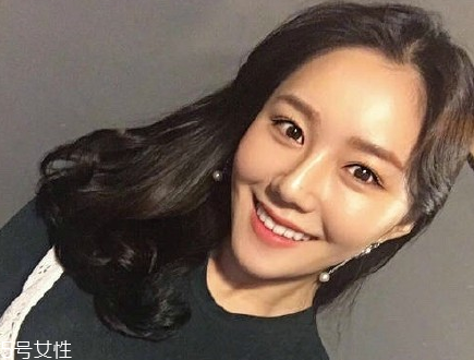 凌亂小卷中長發(fā)怎么弄好看？超美的凌亂小卷中長發(fā)