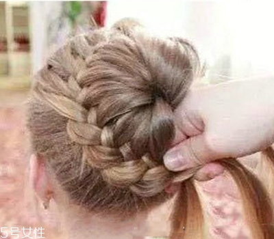 小女孩扎什么頭發(fā)好看？小公主發(fā)型大全
