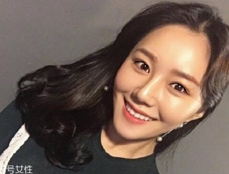 凌亂小卷中長發(fā)怎么弄好看？超美的凌亂小卷中長發(fā)
