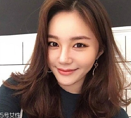 凌亂小卷中長發(fā)怎么弄好看？超美的凌亂小卷中長發(fā)