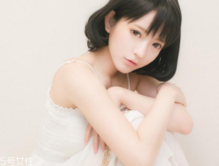 圓臉妹子怎么扎丸子頭好看？根據(jù)臉型選發(fā)型