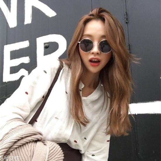 凌亂小卷中長發(fā)怎么弄好看？超美的凌亂小卷中長發(fā)