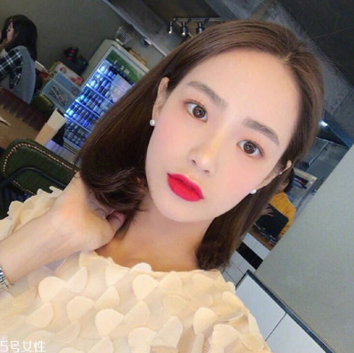 齊肩直發(fā)染什么顏色好看？簡單好看的齊肩發(fā)扎法