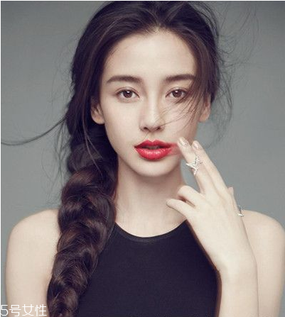 女生冬天長(zhǎng)發(fā)怎么編好看？長(zhǎng)發(fā)妹紙才懂得的痛