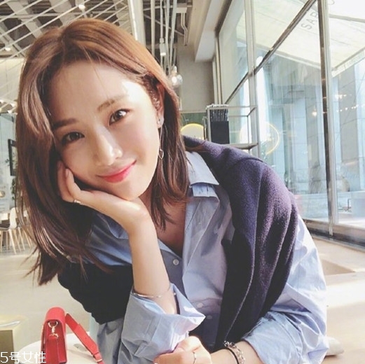 齊肩直發(fā)染什么顏色好看？簡(jiǎn)單好看的齊肩發(fā)扎法