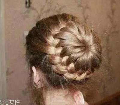 小女孩扎什么頭發(fā)好看？小公主發(fā)型大全