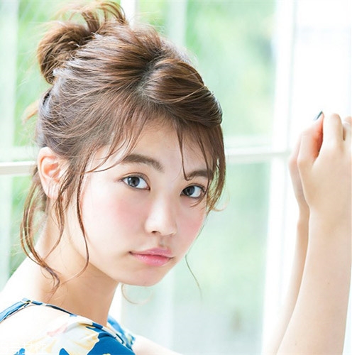 圓臉妹子怎么扎丸子頭好看？根據(jù)臉型選發(fā)型