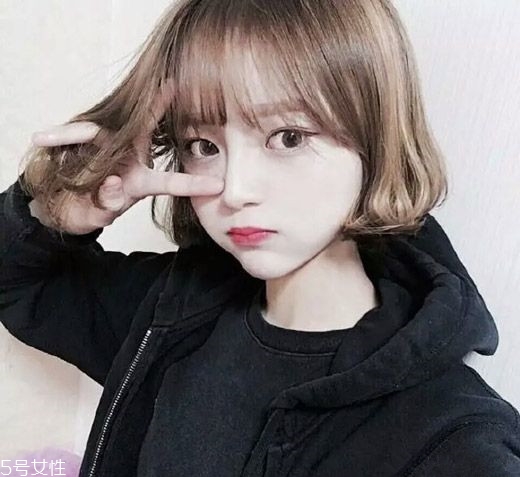 小個(gè)子女生適合什么發(fā)型？蓬松隨意效果