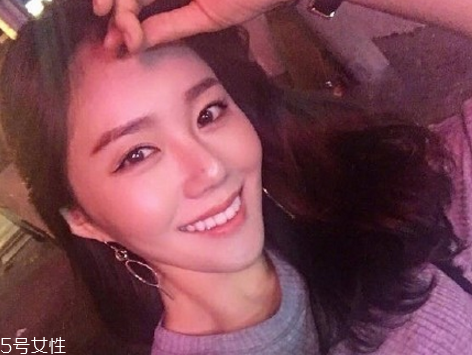凌亂小卷中長發(fā)怎么弄好看？超美的凌亂小卷中長發(fā)