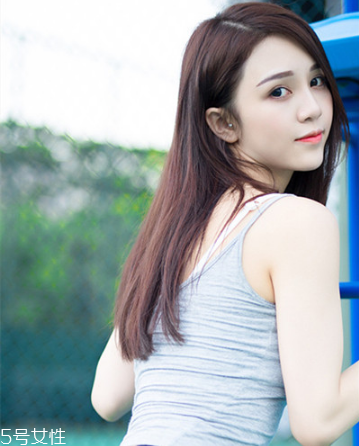 秋冬適合什么顏色的頭發(fā)？再燙個(gè)卷發(fā)更秋冬