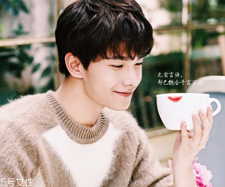 嬌蘭親親567是什么顏色？活色生香吻的秘訣