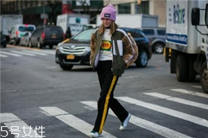 校服褲搭配什么鞋子？不同鞋子不同風(fēng)格