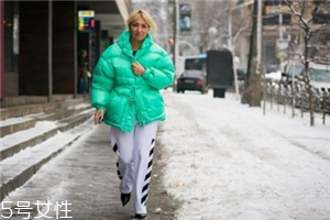 校服褲配什么上衣？舒適時(shí)尚兩不誤