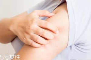身體皮膚干燥用什么護膚品？這些身體乳拯救爆皮掉屑