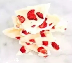 君樂(lè)寶芝士酸奶怎么喝？卡死在插吸管這一步