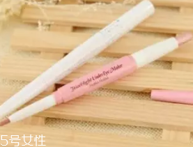臥蠶和眼袋的區(qū)別是什么？臥蠶是肌肉眼袋是肥肉