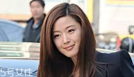 臥蠶和眼袋的區(qū)別是什么？臥蠶是肌肉眼袋是肥肉