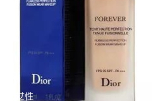 雅詩蘭黛和dior迪奧粉底液哪個(gè)好？