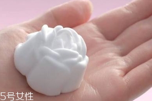 泡沫洗面奶可以帶上飛機(jī)嗎？可以帶上飛機(jī)但有容積限制