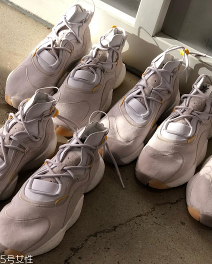 bristol studio與adidas crazy byw聯(lián)名款在哪買_多少錢？