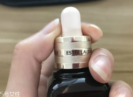 雅詩蘭黛適合油性皮膚嗎？
